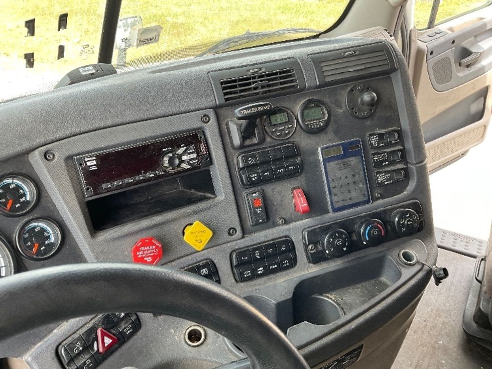 Sleeper Tractor-Heavy Duty Tractors-Freightliner-2019-Cascadia 12564ST-Lacey-WA-539,981\n\t\tmiles-$ 56,750 - Image 11