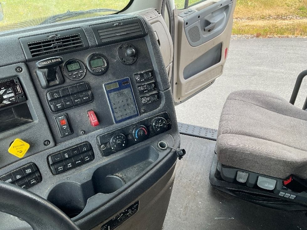 Sleeper Tractor-Heavy Duty Tractors-Freightliner-2019-Cascadia 12564ST-Lacey-WA-539,981\n\t\tmiles-$ 56,750 - Image 12