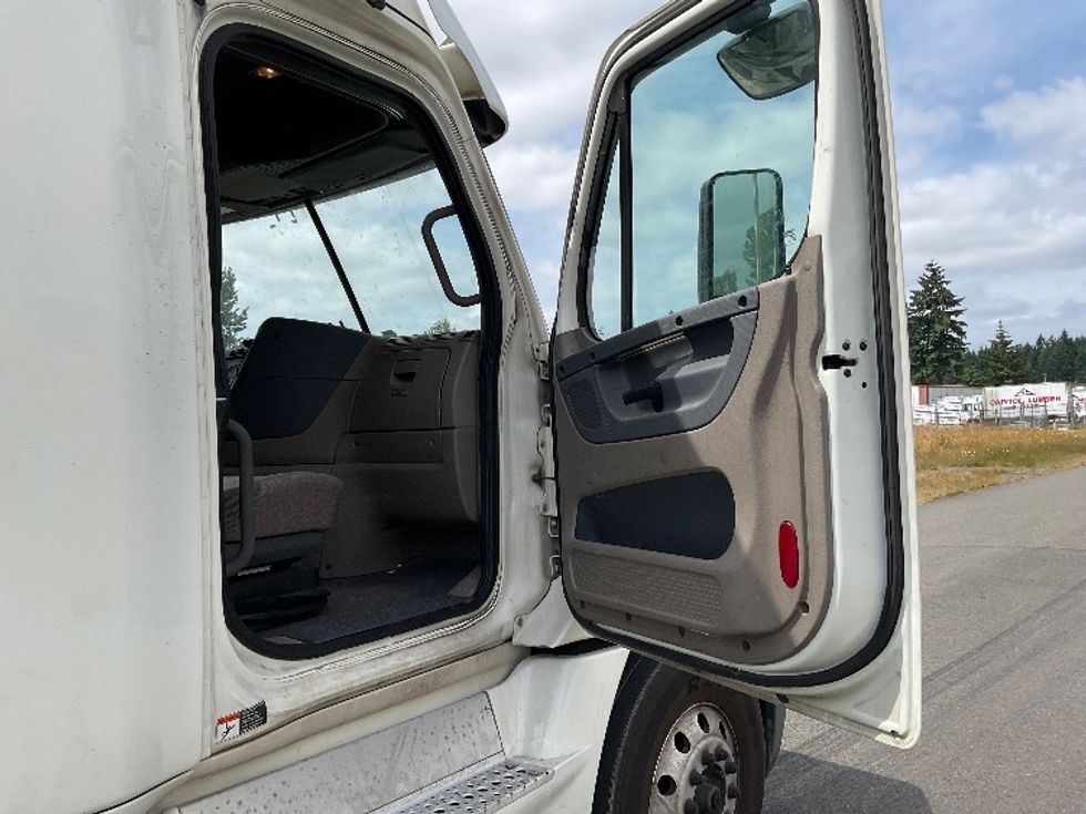 Sleeper Tractor-Heavy Duty Tractors-Freightliner-2019-Cascadia 12564ST-Lacey-WA-539,981\n\t\tmiles-$ 56,750 - Image 13