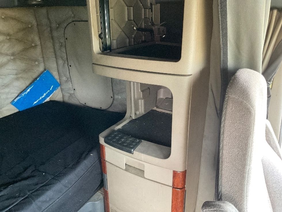 Sleeper Tractor-Heavy Duty Tractors-Freightliner-2019-Cascadia 12564ST-Lacey-WA-539,981\n\t\tmiles-$ 56,750 - Image 19