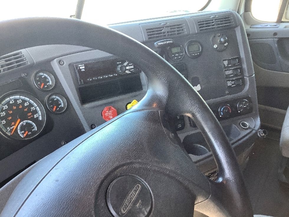 Sleeper Tractor-Heavy Duty Tractors-Freightliner-2019-Cascadia 12564ST-Lacey-WA-622,560\n\t\tmiles-$ 51,500 - Image 11