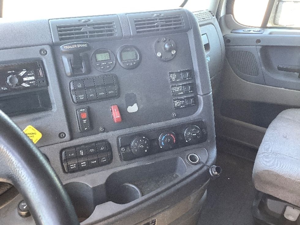 Sleeper Tractor-Heavy Duty Tractors-Freightliner-2019-Cascadia 12564ST-Lacey-WA-622,560\n\t\tmiles-$ 51,500 - Image 12