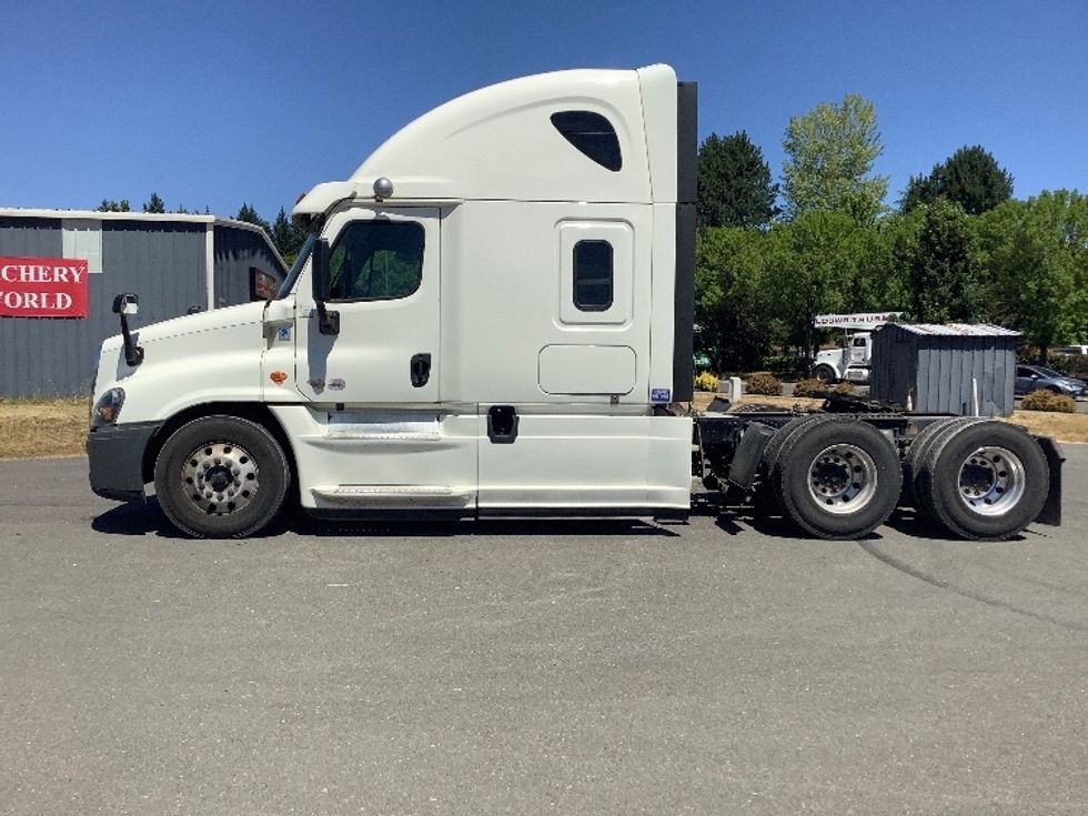 Sleeper Tractor-Heavy Duty Tractors-Freightliner-2019-Cascadia 12564ST-Lacey-WA-622,560\n\t\tmiles-$ 51,500 - Image 4