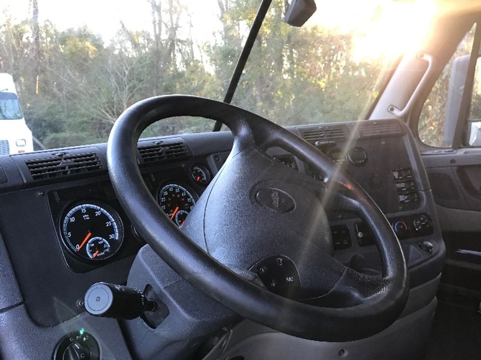 Sleeper Tractor-Heavy Duty Tractors-Freightliner-2019-Cascadia 12564ST-Ladson-SC-564,098\n\t\tmiles-$ 44,250 - Image 10