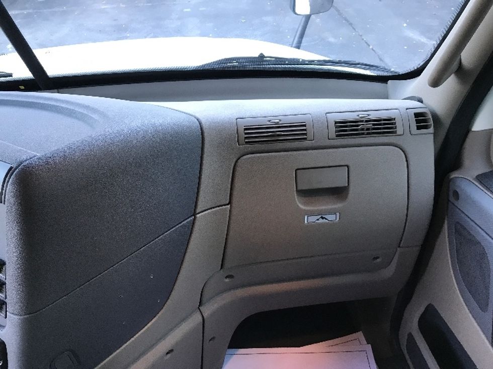 Sleeper Tractor-Heavy Duty Tractors-Freightliner-2019-Cascadia 12564ST-Ladson-SC-564,098\n\t\tmiles-$ 44,250 - Image 14