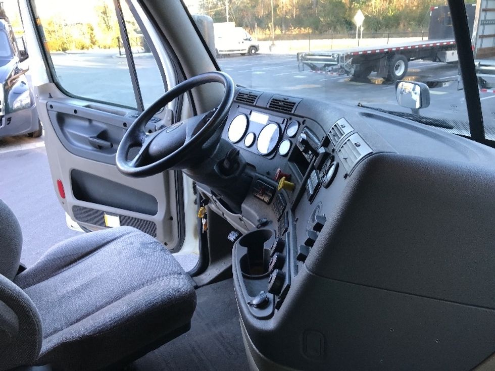 Sleeper Tractor-Heavy Duty Tractors-Freightliner-2019-Cascadia 12564ST-Ladson-SC-564,098\n\t\tmiles-$ 44,250 - Image 15