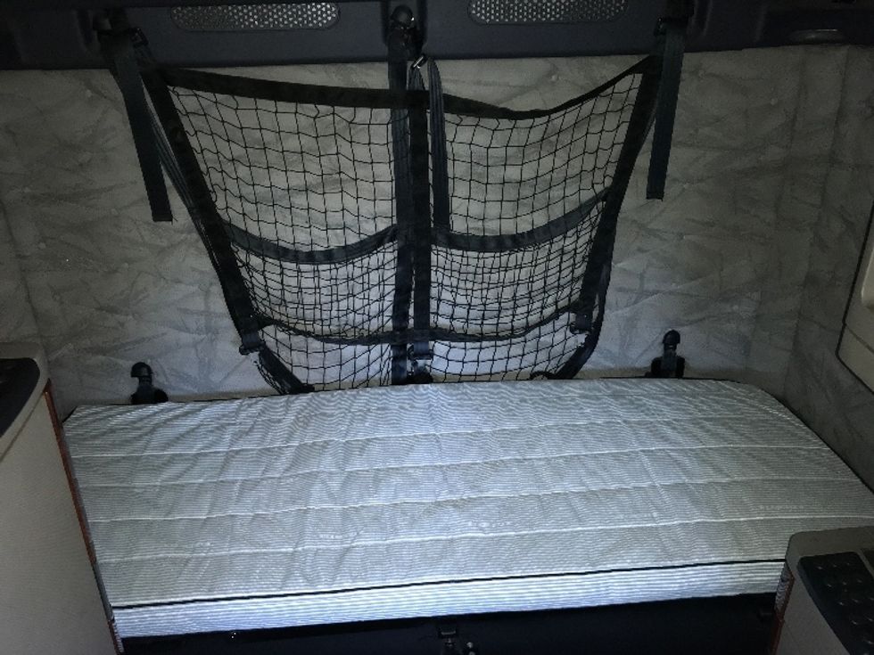 Sleeper Tractor-Heavy Duty Tractors-Freightliner-2019-Cascadia 12564ST-Ladson-SC-564,098\n\t\tmiles-$ 44,250 - Image 16