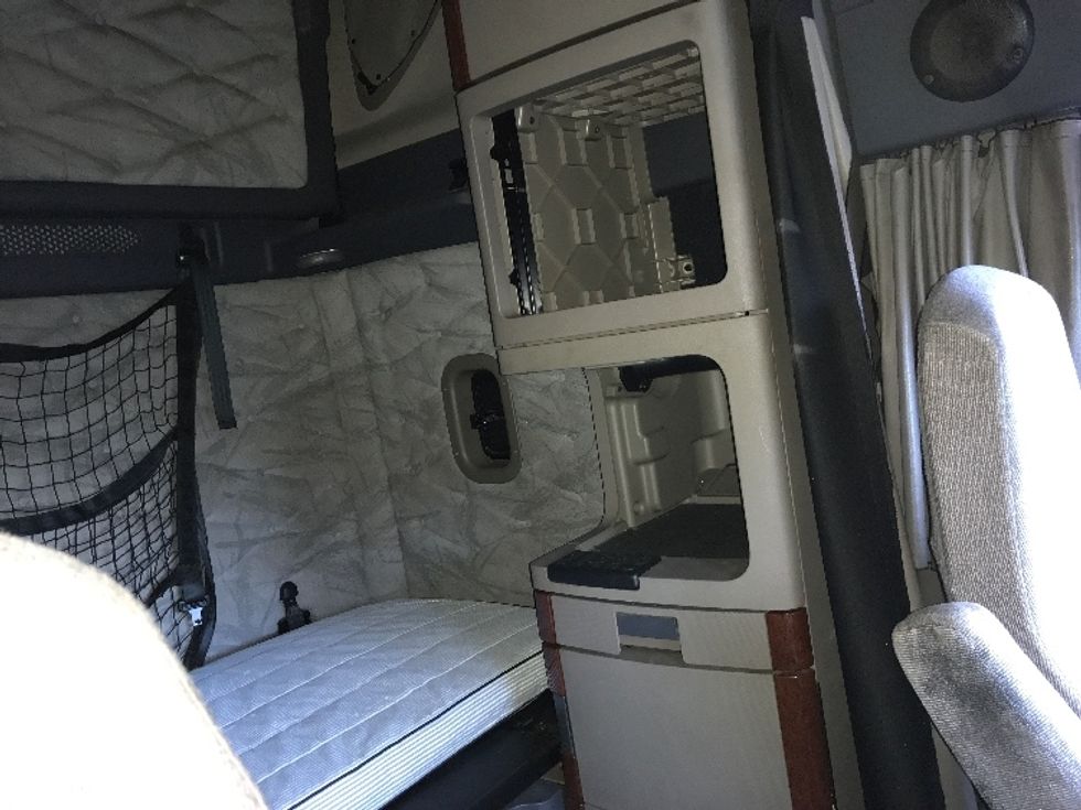 Sleeper Tractor-Heavy Duty Tractors-Freightliner-2019-Cascadia 12564ST-Ladson-SC-564,098\n\t\tmiles-$ 44,250 - Image 18