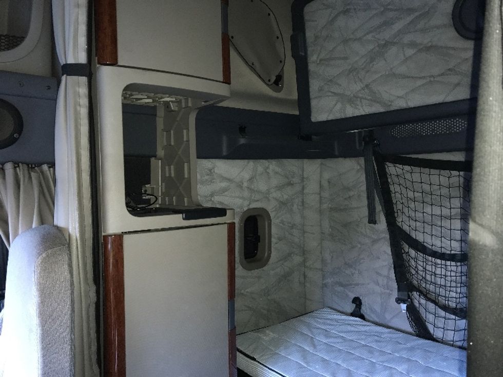 Sleeper Tractor-Heavy Duty Tractors-Freightliner-2019-Cascadia 12564ST-Ladson-SC-564,098\n\t\tmiles-$ 44,250 - Image 19