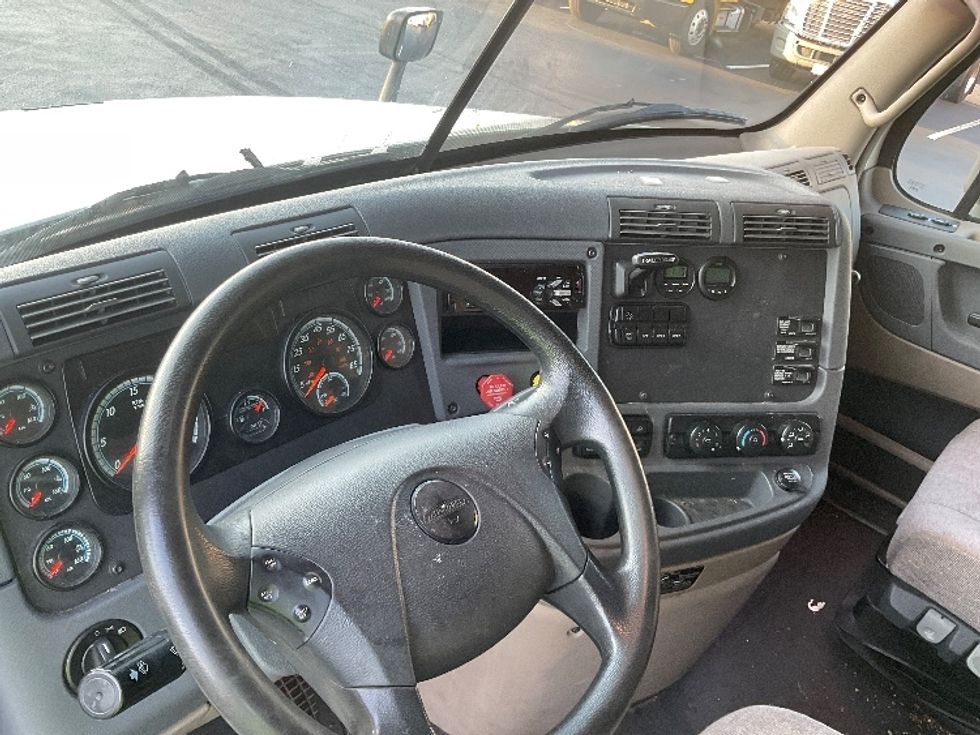 Sleeper Tractor-Heavy Duty Tractors-Freightliner-2019-Cascadia 12564ST-Lancaster-PA-245,592\n\t\tmiles-$ 65,250 - Image 11