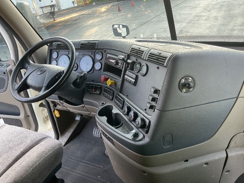 Sleeper Tractor-Heavy Duty Tractors-Freightliner-2019-Cascadia 12564ST-Lancaster-PA-245,592\n\t\tmiles-$ 65,250 - Image 12