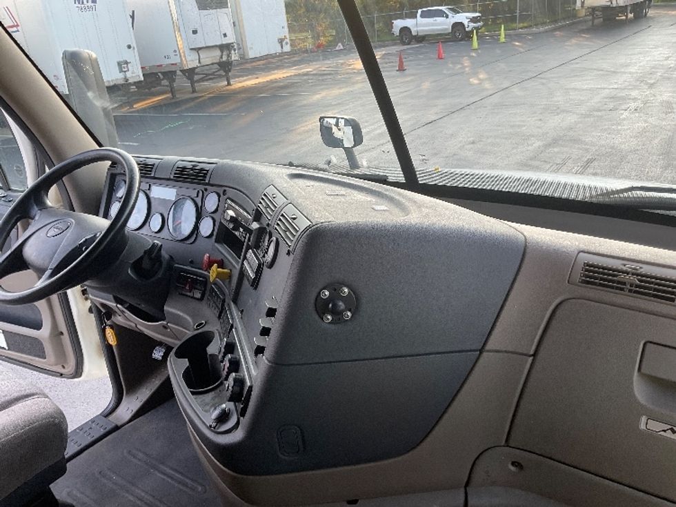Sleeper Tractor-Heavy Duty Tractors-Freightliner-2019-Cascadia 12564ST-Lancaster-PA-245,592\n\t\tmiles-$ 65,250 - Image 15