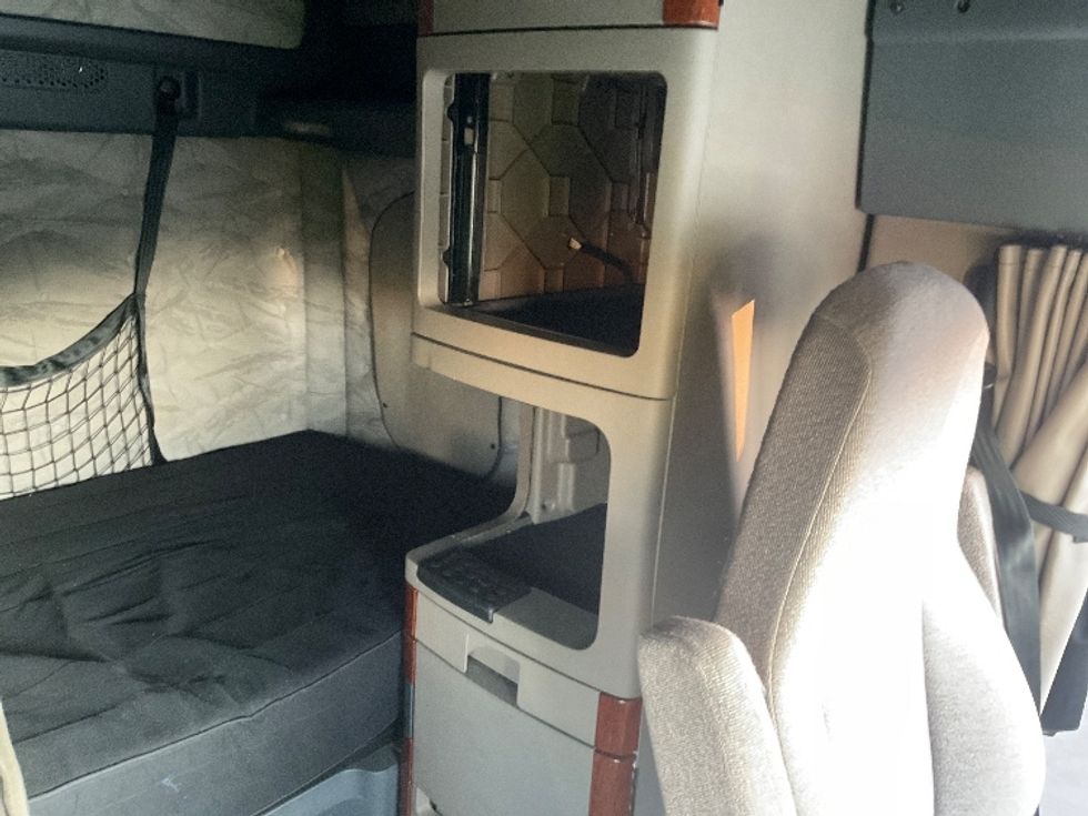 Sleeper Tractor-Heavy Duty Tractors-Freightliner-2019-Cascadia 12564ST-Lancaster-PA-245,592\n\t\tmiles-$ 65,250 - Image 18