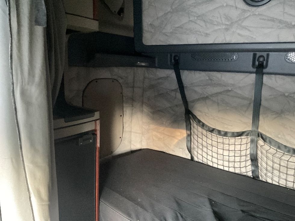 Sleeper Tractor-Heavy Duty Tractors-Freightliner-2019-Cascadia 12564ST-Lancaster-PA-245,592\n\t\tmiles-$ 65,250 - Image 19