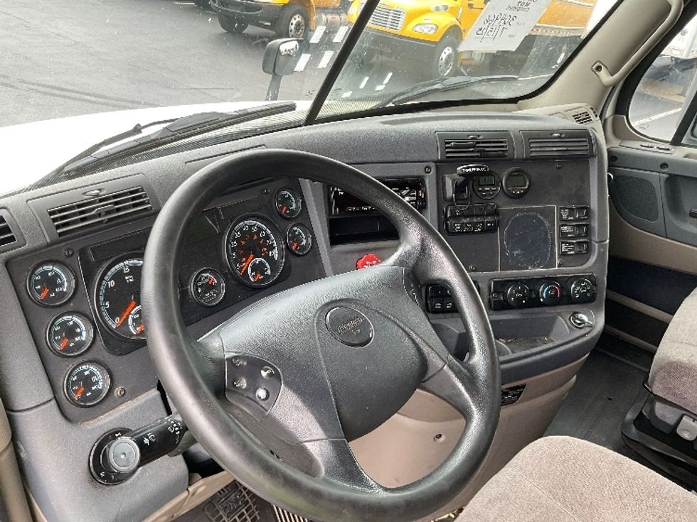 Sleeper Tractor-Heavy Duty Tractors-Freightliner-2019-Cascadia 12564ST-Lancaster-PA-306,131\n\t\tmiles-$ 62,000 - Image 10