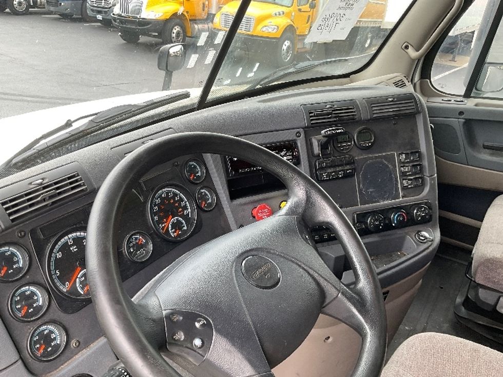 Sleeper Tractor-Heavy Duty Tractors-Freightliner-2019-Cascadia 12564ST-Lancaster-PA-306,131\n\t\tmiles-$ 62,000 - Image 11