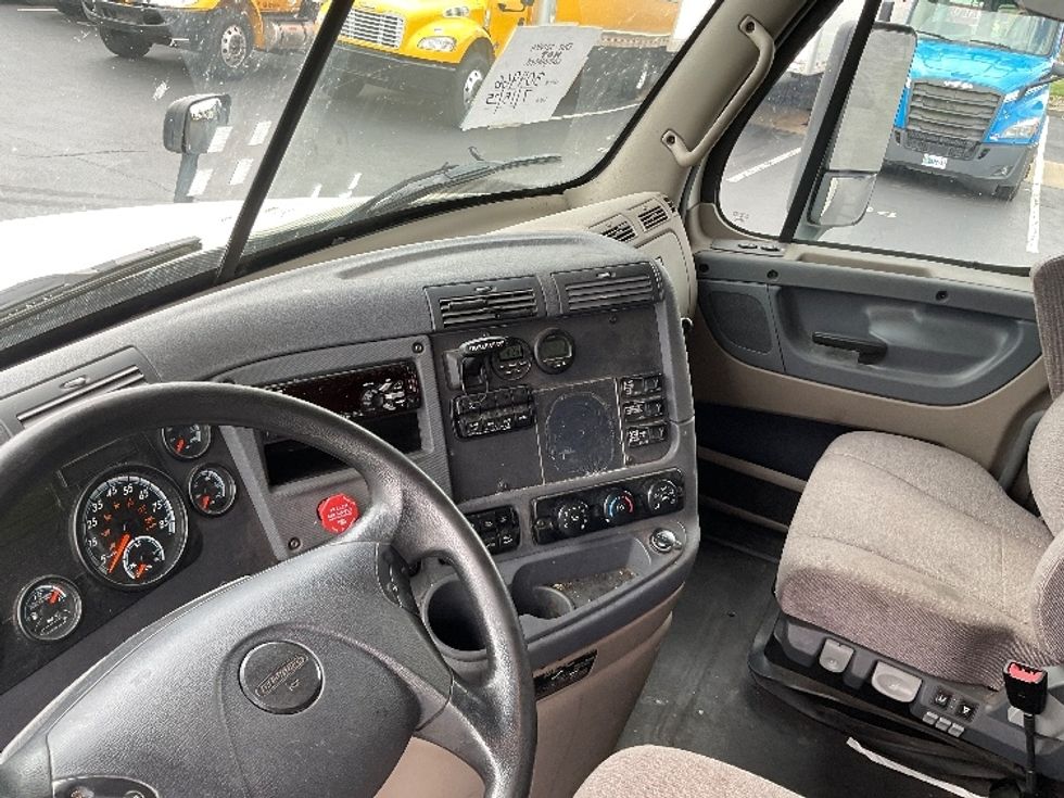 Sleeper Tractor-Heavy Duty Tractors-Freightliner-2019-Cascadia 12564ST-Lancaster-PA-306,131\n\t\tmiles-$ 62,000 - Image 12