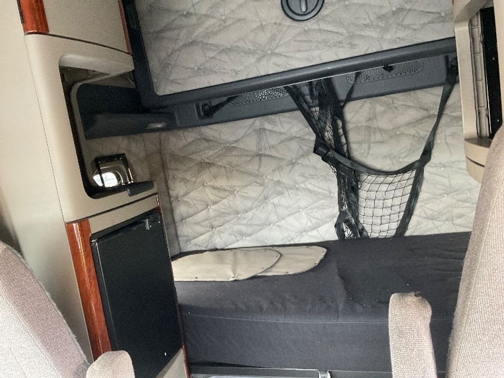 Sleeper Tractor-Heavy Duty Tractors-Freightliner-2019-Cascadia 12564ST-Lancaster-PA-306,131\n\t\tmiles-$ 62,000 - Image 16