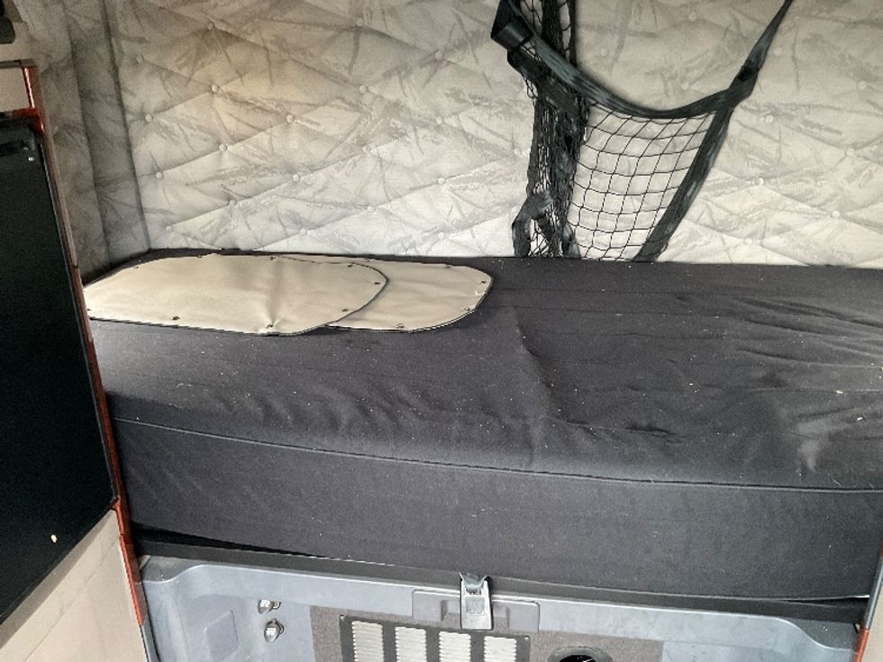 Sleeper Tractor-Heavy Duty Tractors-Freightliner-2019-Cascadia 12564ST-Lancaster-PA-306,131\n\t\tmiles-$ 62,000 - Image 17