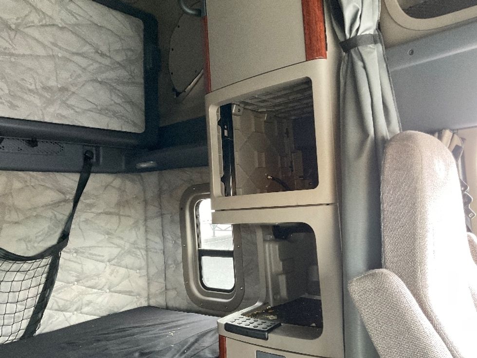 Sleeper Tractor-Heavy Duty Tractors-Freightliner-2019-Cascadia 12564ST-Lancaster-PA-306,131\n\t\tmiles-$ 62,000 - Image 18