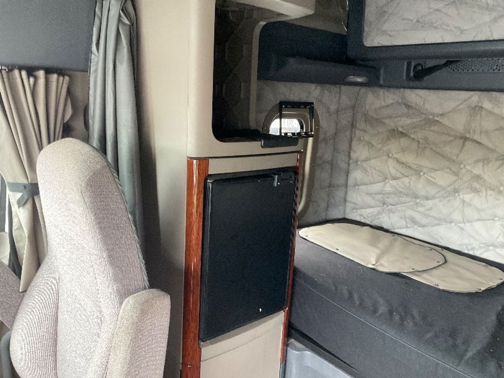 Sleeper Tractor-Heavy Duty Tractors-Freightliner-2019-Cascadia 12564ST-Lancaster-PA-306,131\n\t\tmiles-$ 62,000 - Image 19