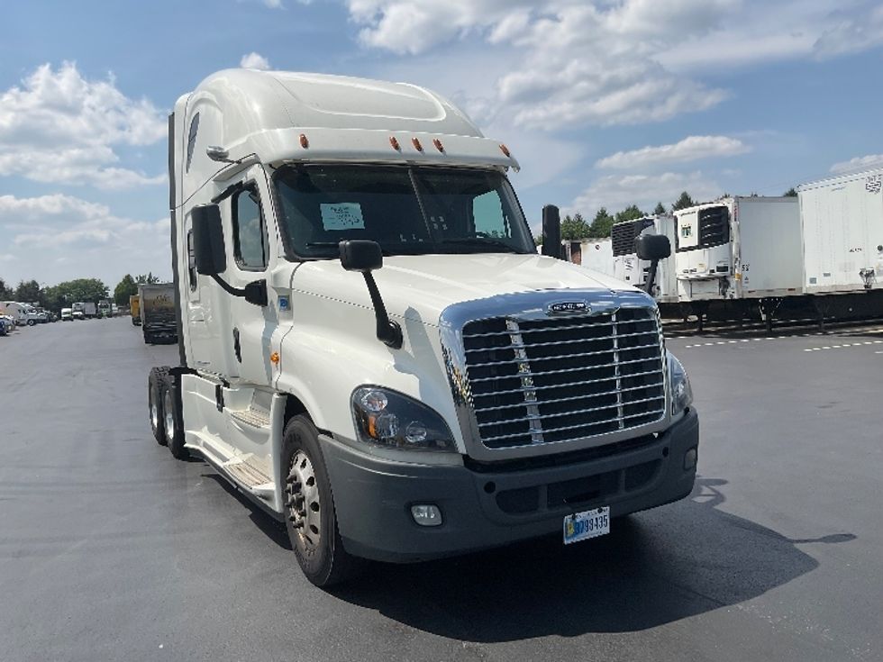 Sleeper Tractor-Heavy Duty Tractors-Freightliner-2019-Cascadia 12564ST-Lancaster-PA-493,749\n\t\tmiles-$ 52,250 - Image 1