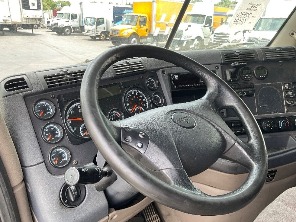Sleeper Tractor-Heavy Duty Tractors-Freightliner-2019-Cascadia 12564ST-Lancaster-PA-493,749\n\t\tmiles-$ 52,250 - Image 10