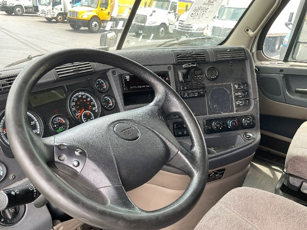 Sleeper Tractor-Heavy Duty Tractors-Freightliner-2019-Cascadia 12564ST-Lancaster-PA-493,749\n\t\tmiles-$ 52,250 - Image 11