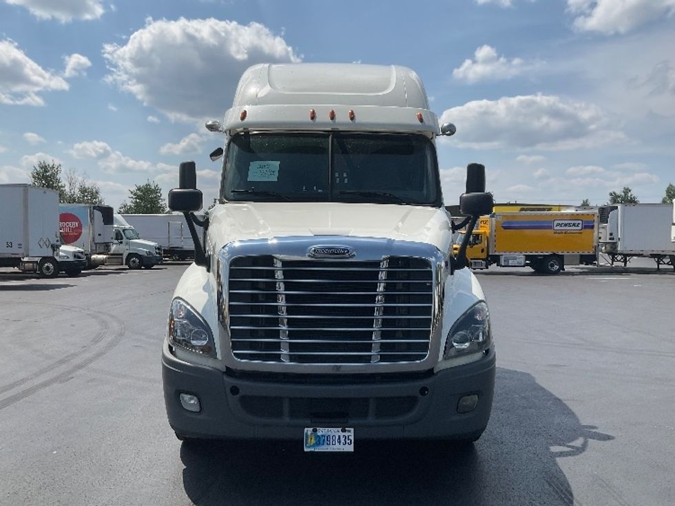 Sleeper Tractor-Heavy Duty Tractors-Freightliner-2019-Cascadia 12564ST-Lancaster-PA-493,749\n\t\tmiles-$ 52,250 - Image 2