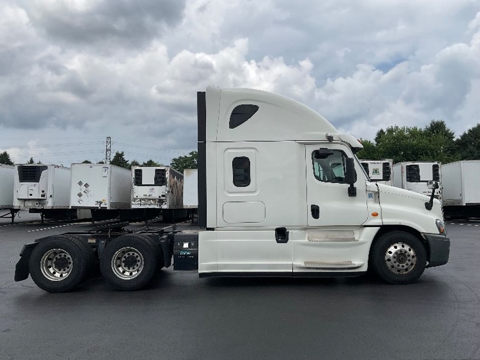 Sleeper Tractor-Heavy Duty Tractors-Freightliner-2019-Cascadia 12564ST-Lancaster-PA-493,749\n\t\tmiles-$ 52,250 - Image 8