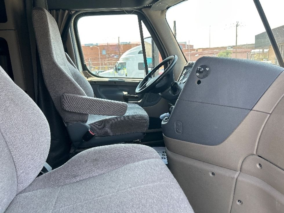 Sleeper Tractor-Heavy Duty Tractors-Freightliner-2019-Cascadia 12564ST-Las Vegas-NV-440,761\n\t\tmiles-$ 61,750 - Image 15