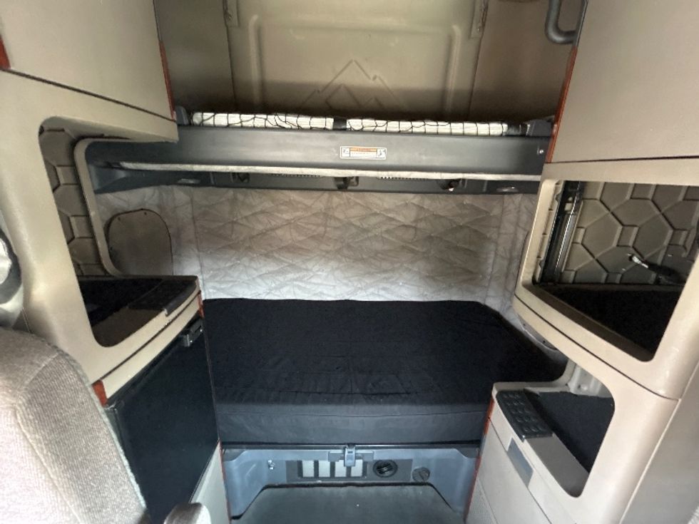 Sleeper Tractor-Heavy Duty Tractors-Freightliner-2019-Cascadia 12564ST-Las Vegas-NV-440,761\n\t\tmiles-$ 61,750 - Image 16