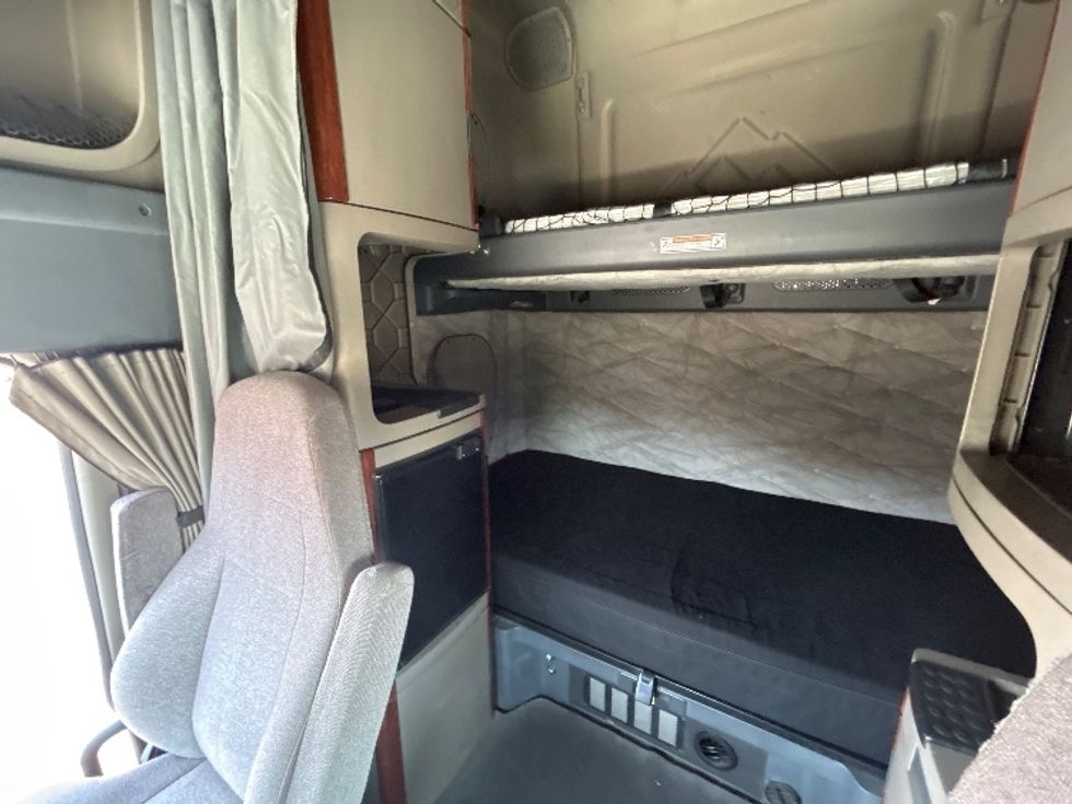 Sleeper Tractor-Heavy Duty Tractors-Freightliner-2019-Cascadia 12564ST-Las Vegas-NV-440,761\n\t\tmiles-$ 61,750 - Image 19