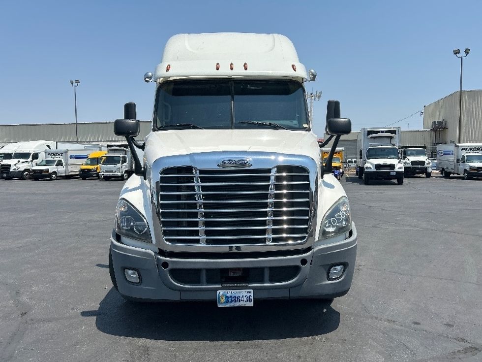 Sleeper Tractor-Heavy Duty Tractors-Freightliner-2019-Cascadia 12564ST-Las Vegas-NV-440,761\n\t\tmiles-$ 61,750 - Image 2