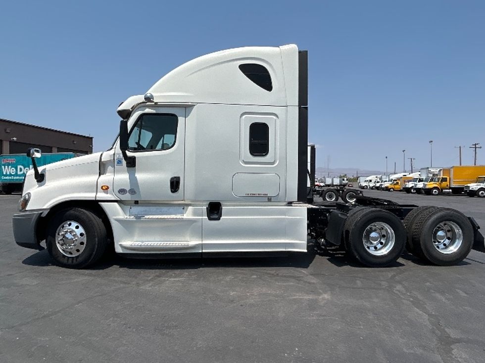Sleeper Tractor-Heavy Duty Tractors-Freightliner-2019-Cascadia 12564ST-Las Vegas-NV-440,761\n\t\tmiles-$ 61,750 - Image 4