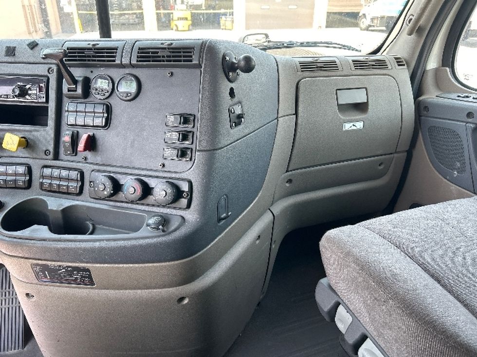 Sleeper Tractor-Heavy Duty Tractors-Freightliner-2019-Cascadia 12564ST-Las Vegas-NV-554,572\n\t\tmiles-$ 54,750 - Image 12