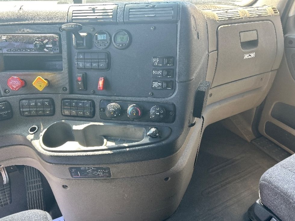 Sleeper Tractor-Heavy Duty Tractors-Freightliner-2019-Cascadia 12564ST-Las Vegas-NV-640,162\n\t\tmiles-$ 48,250 - Image 12