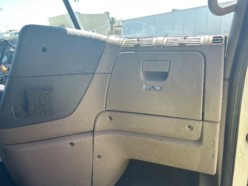 Sleeper Tractor-Heavy Duty Tractors-Freightliner-2019-Cascadia 12564ST-Las Vegas-NV-640,162\n\t\tmiles-$ 48,250 - Image 14