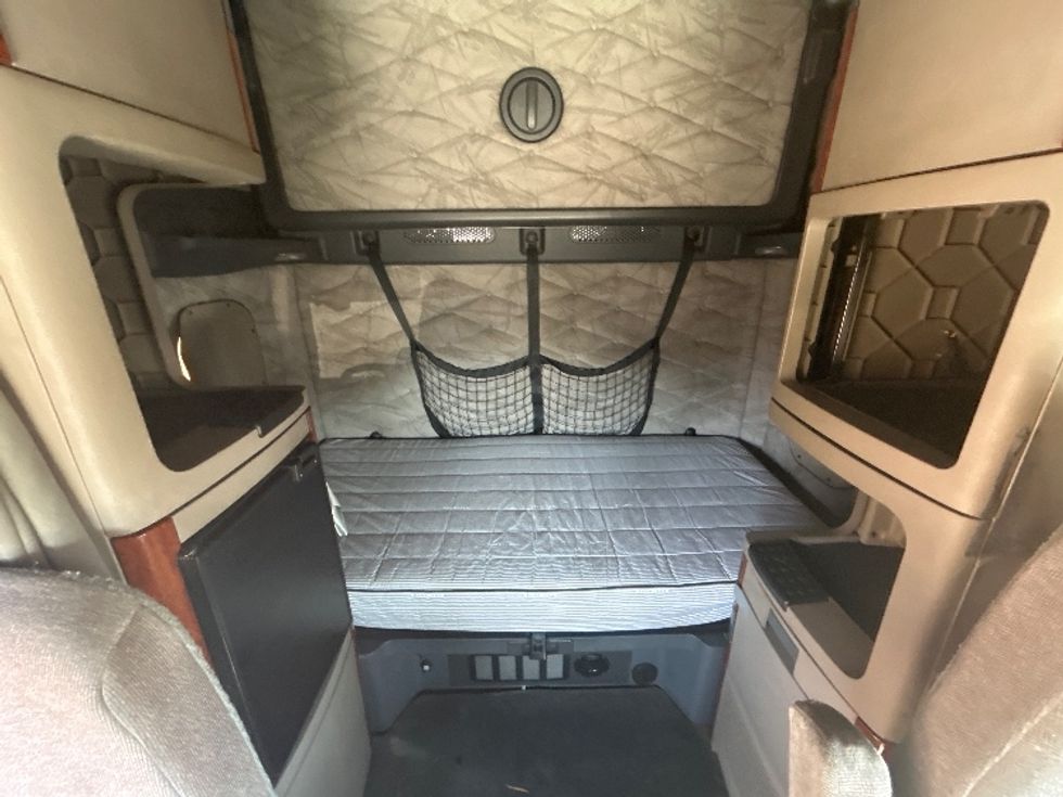 Sleeper Tractor-Heavy Duty Tractors-Freightliner-2019-Cascadia 12564ST-Las Vegas-NV-640,162\n\t\tmiles-$ 48,250 - Image 16