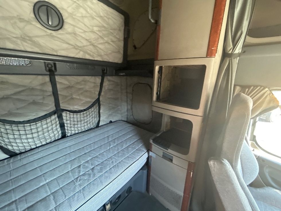 Sleeper Tractor-Heavy Duty Tractors-Freightliner-2019-Cascadia 12564ST-Las Vegas-NV-640,162\n\t\tmiles-$ 48,250 - Image 18