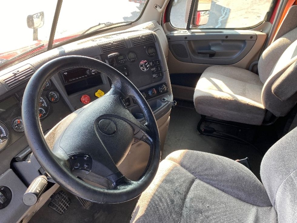 Sleeper Tractor-Heavy Duty Tractors-Freightliner-2019-Cascadia 12564ST-Londonderry-NH-537,280\n\t\tmiles-$ 51,750 - Image 10