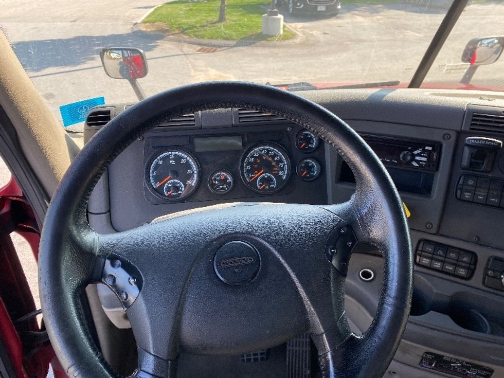 Sleeper Tractor-Heavy Duty Tractors-Freightliner-2019-Cascadia 12564ST-Londonderry-NH-537,280\n\t\tmiles-$ 51,750 - Image 11