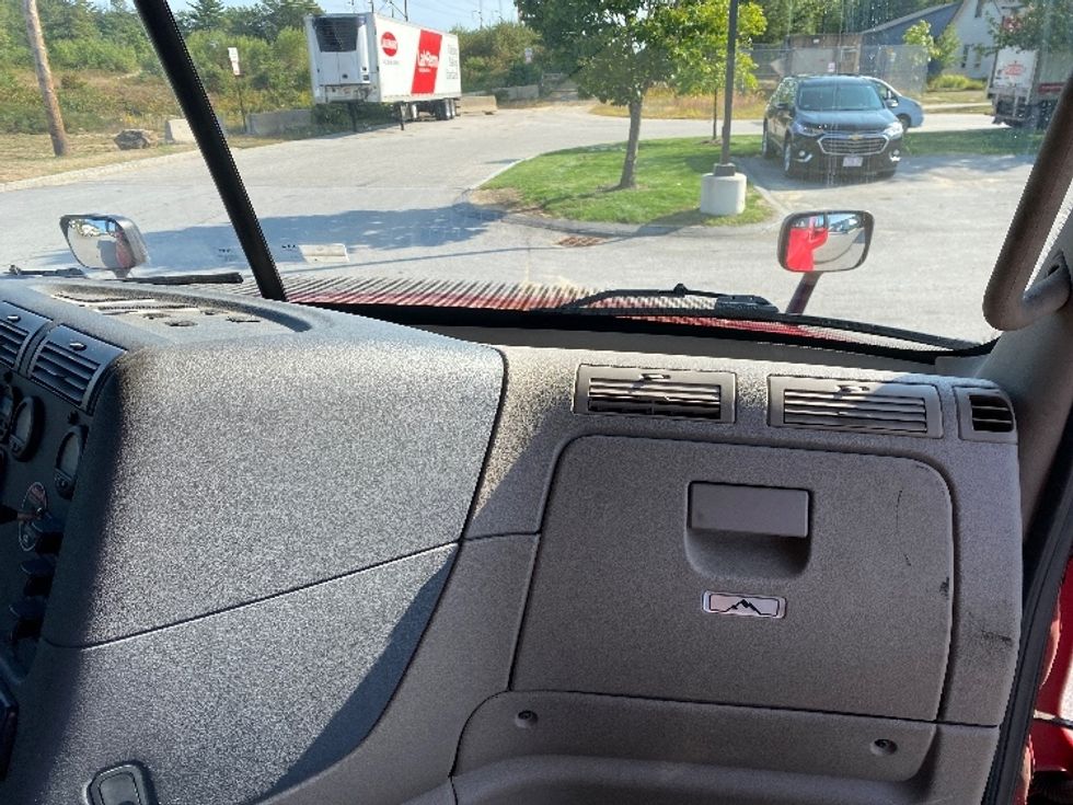 Sleeper Tractor-Heavy Duty Tractors-Freightliner-2019-Cascadia 12564ST-Londonderry-NH-537,280\n\t\tmiles-$ 51,750 - Image 14