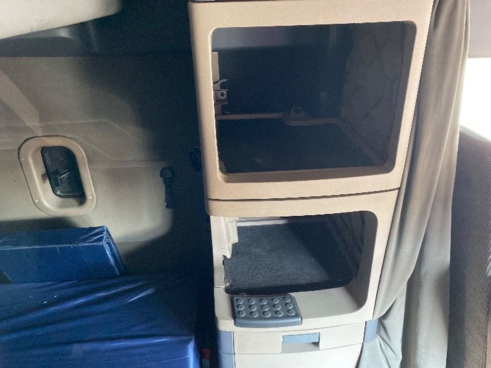 Sleeper Tractor-Heavy Duty Tractors-Freightliner-2019-Cascadia 12564ST-Londonderry-NH-537,280\n\t\tmiles-$ 51,750 - Image 18