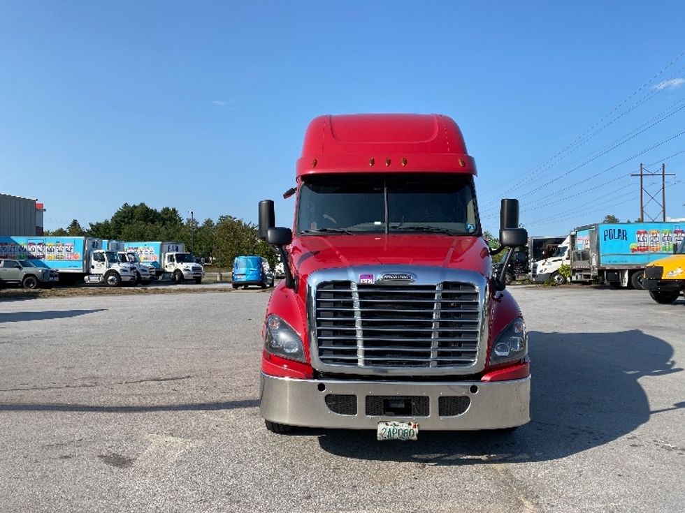 Sleeper Tractor-Heavy Duty Tractors-Freightliner-2019-Cascadia 12564ST-Londonderry-NH-537,280\n\t\tmiles-$ 51,750 - Image 2