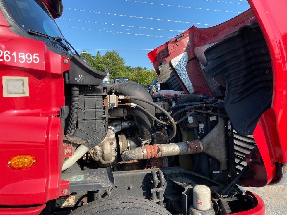 Sleeper Tractor-Heavy Duty Tractors-Freightliner-2019-Cascadia 12564ST-Londonderry-NH-537,280\n\t\tmiles-$ 51,750 - Image 20