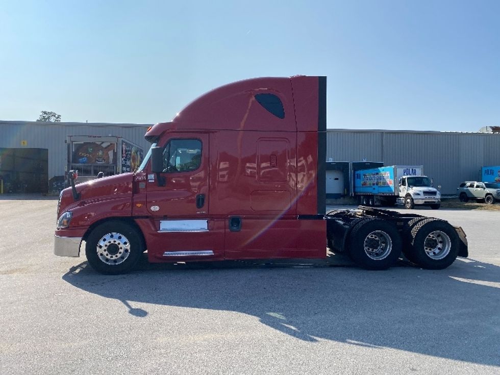 Sleeper Tractor-Heavy Duty Tractors-Freightliner-2019-Cascadia 12564ST-Londonderry-NH-537,280\n\t\tmiles-$ 51,750 - Image 4