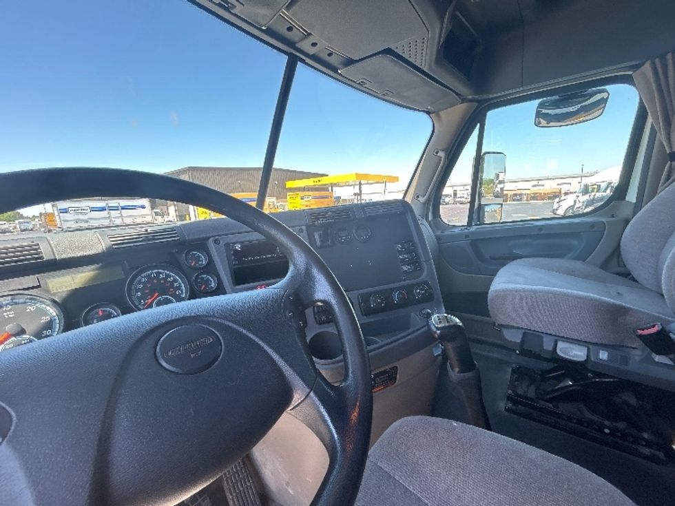 Sleeper Tractor-Heavy Duty Tractors-Freightliner-2019-Cascadia 12564ST-Lowell-AR-416,600\n\t\tmiles-$ 46,250 - Image 10