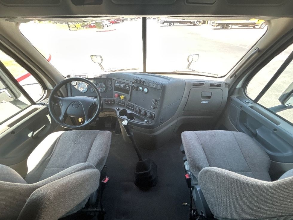 Sleeper Tractor-Heavy Duty Tractors-Freightliner-2019-Cascadia 12564ST-Lowell-AR-416,600\n\t\tmiles-$ 46,250 - Image 12