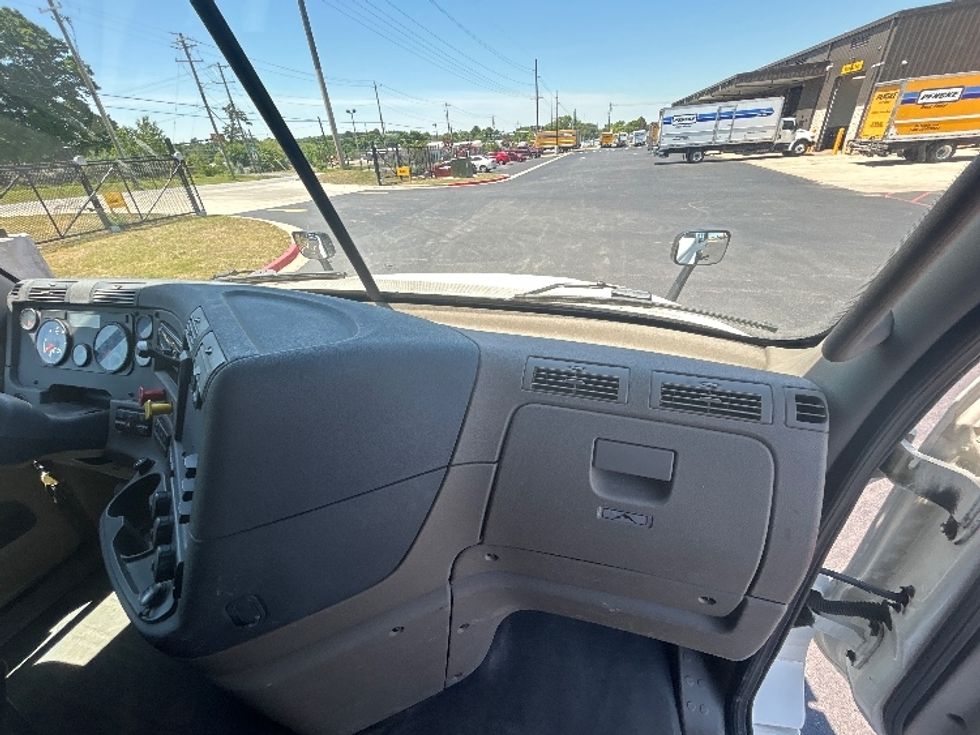Sleeper Tractor-Heavy Duty Tractors-Freightliner-2019-Cascadia 12564ST-Lowell-AR-416,600\n\t\tmiles-$ 46,250 - Image 14